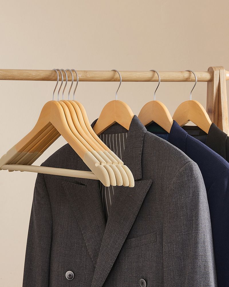 SONGMICS Set of 20 Velvet Wooden Hangers - Thumbnail 3