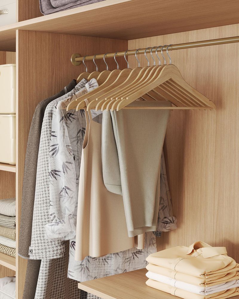 SONGMICS Wooden Hangers with 360° Swivel Hooks - Thumbnail 3