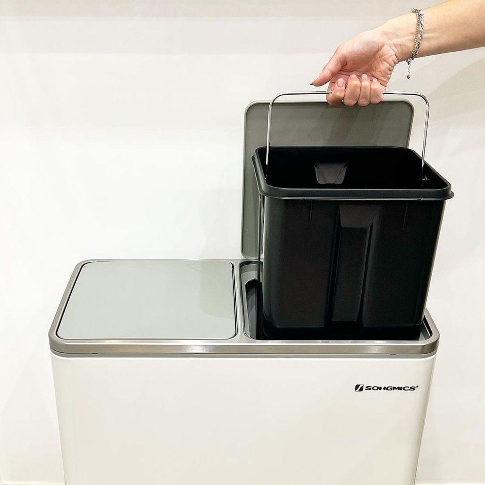 SONGMICS Dual Trash Can, 16 Gal (60L) Rubbish Bin and 15 Trash Bags - On  Sale - Bed Bath & Beyond - 37888825